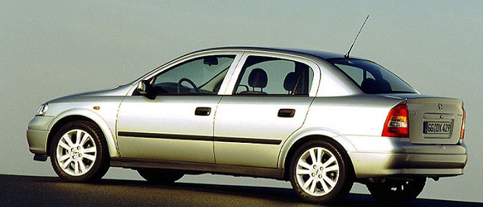 Opel Astra  1.6i-8V
