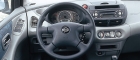 2000 Nissan Almera Tino (unutrašnjost)